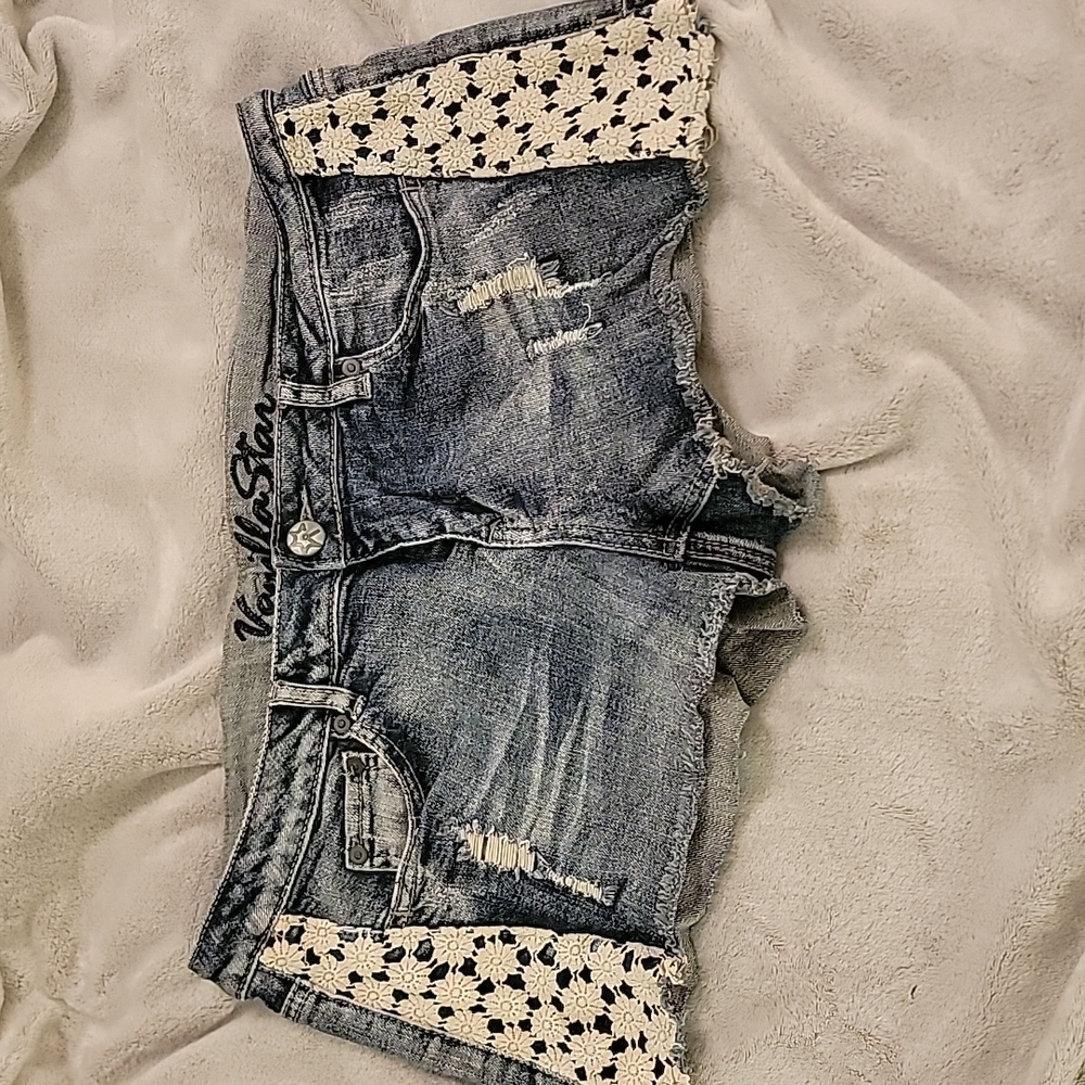 Vanilla star size 17 shorts